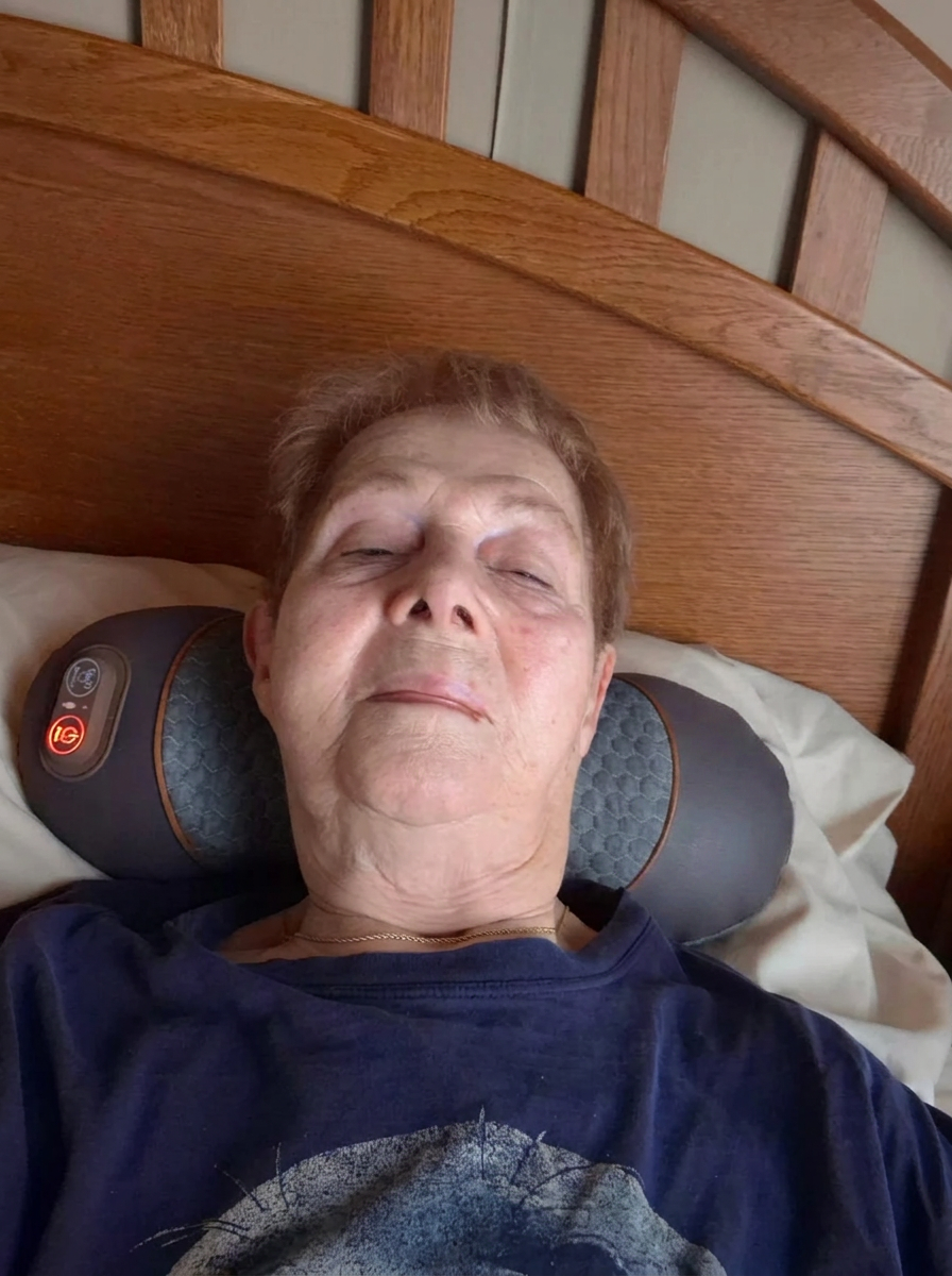 Verified customer using the Glowmorra Thera Pillow 2